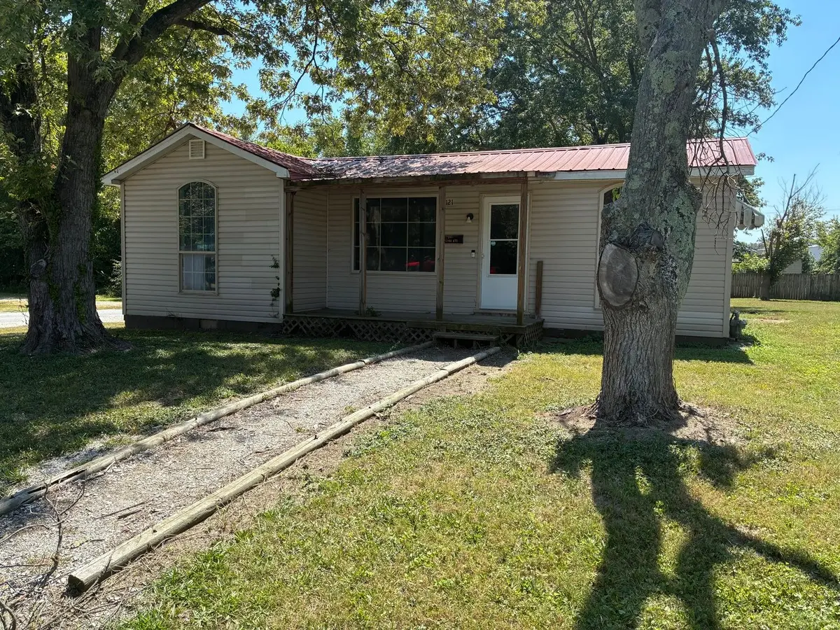 121 E Opdyke Avenue