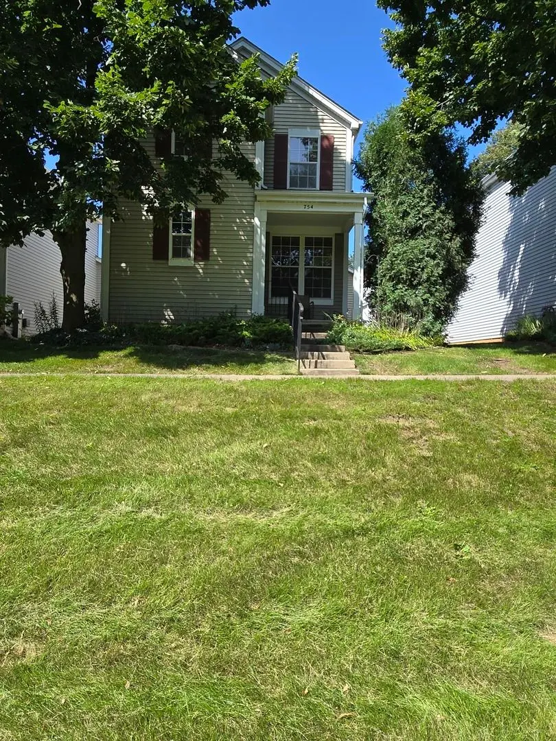 754 GOLDEN OAK Circle