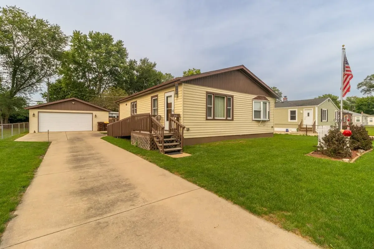 210 E Greenview Avenue