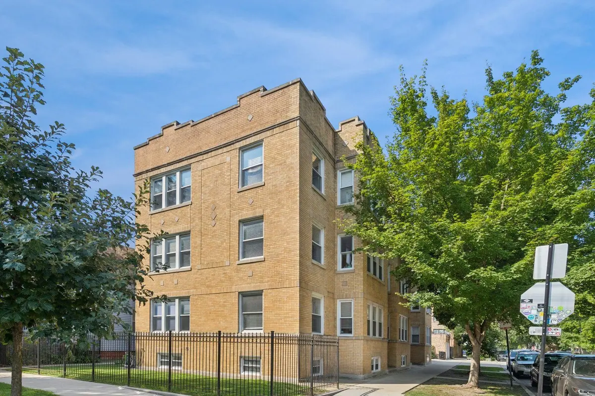 3337 W Byron Street