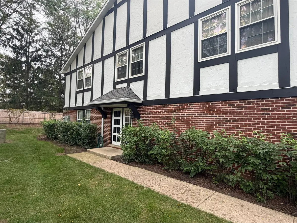 148 W Golf Road
