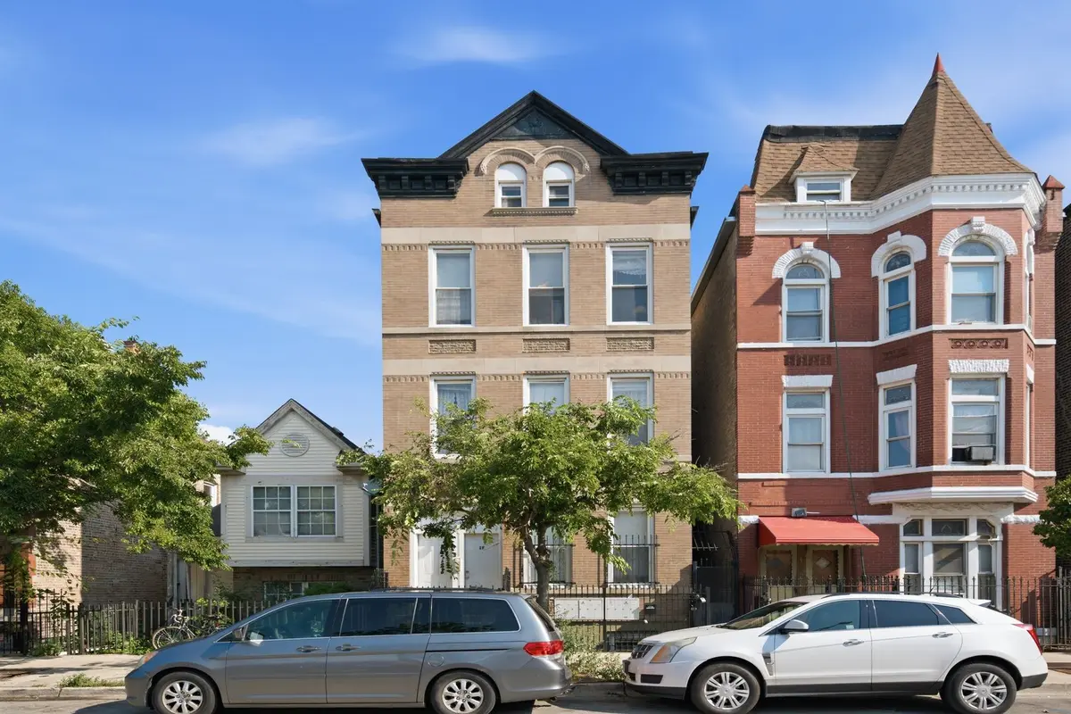 1334 W 18th Place