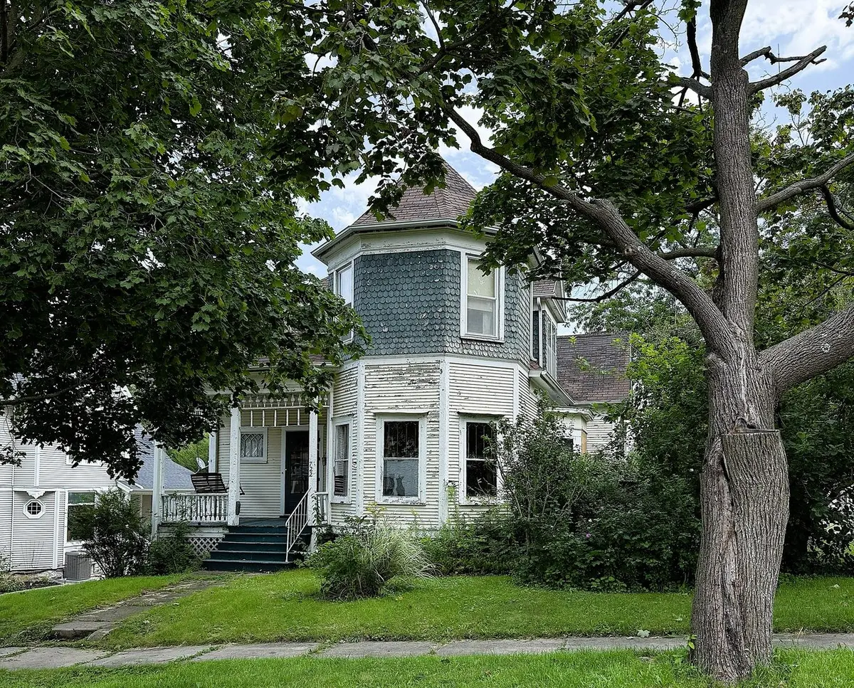 722 S Hennepin Avenue
