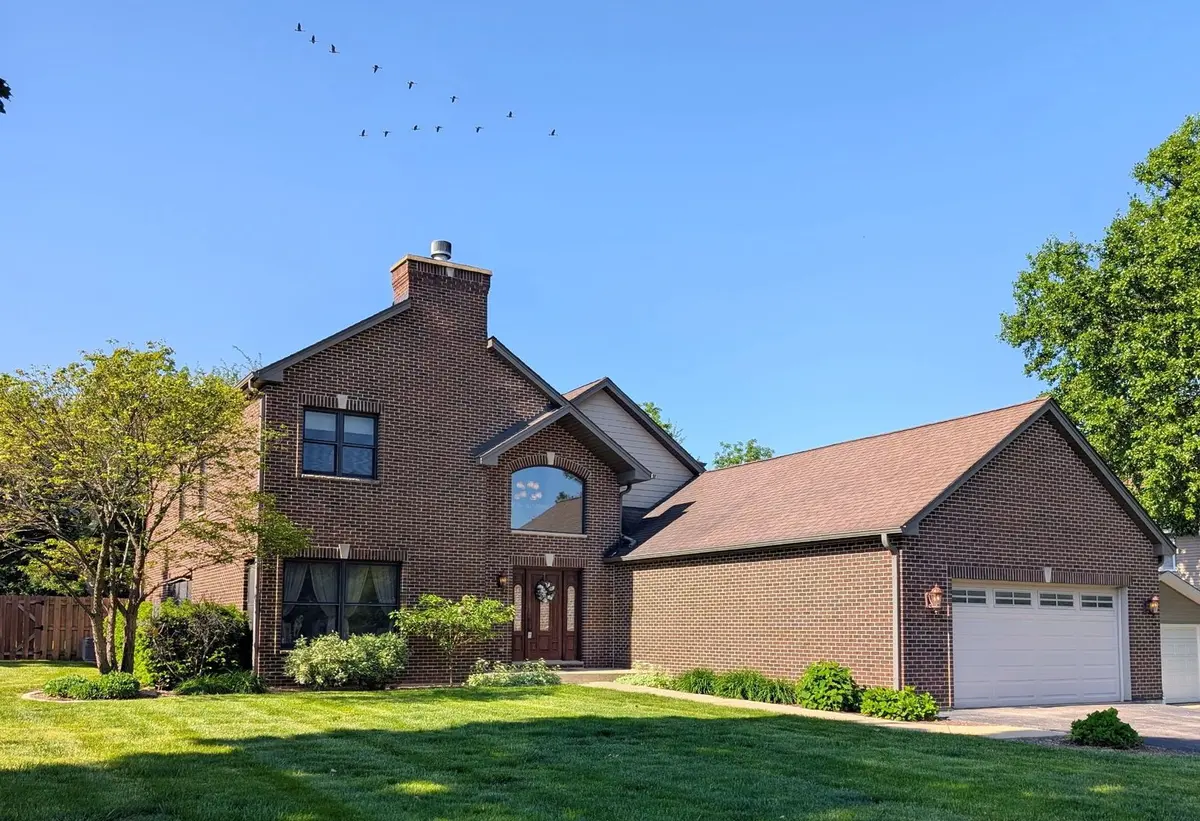 23w531 W Walnut Street