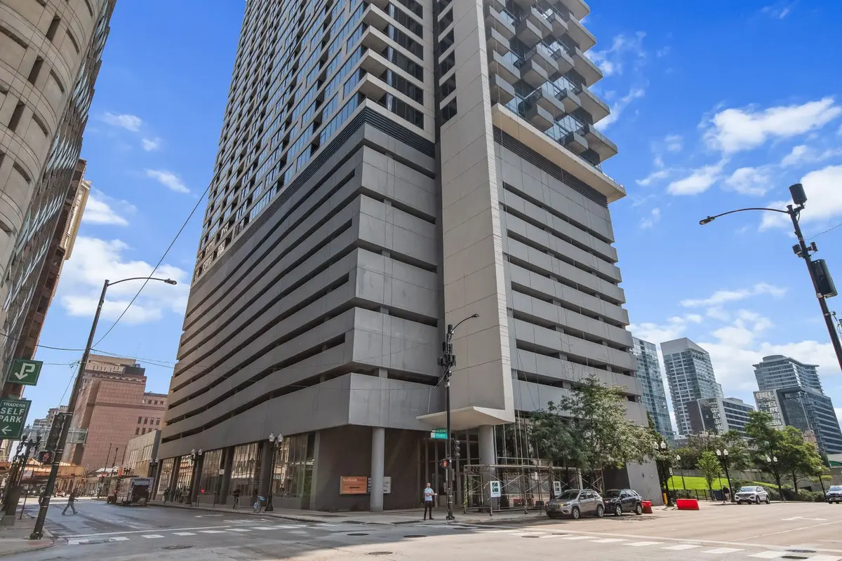 235 W Van Buren Street