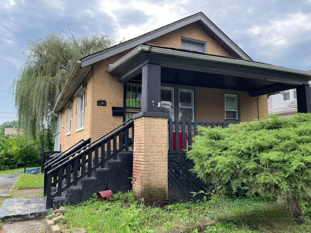 1341 W 112th Place