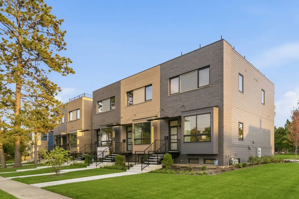 105 Prairie Avenue