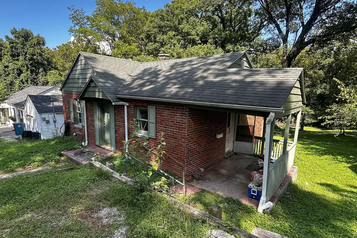 212 Tomlinson Street