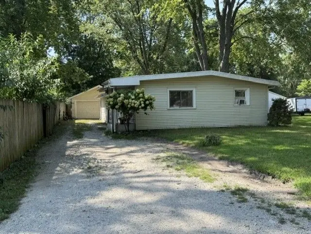 1383 Pearl Street