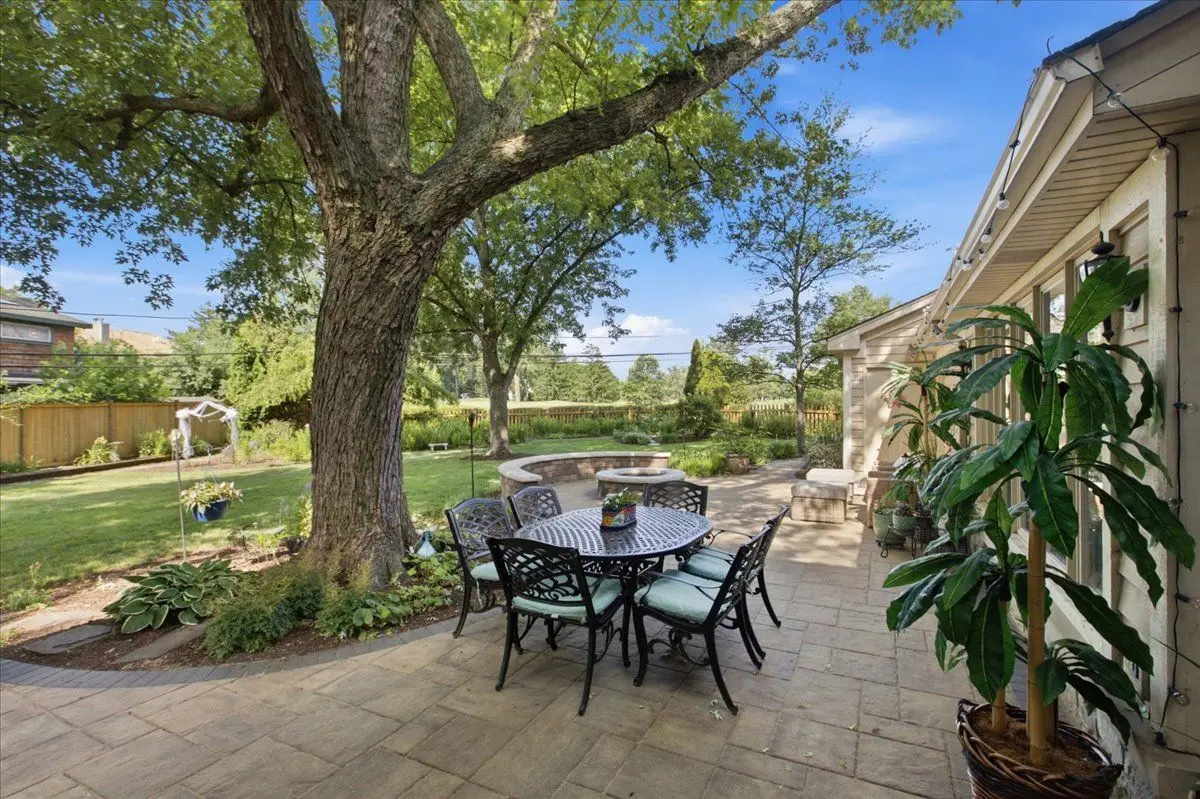 2501 Robincrest Lane