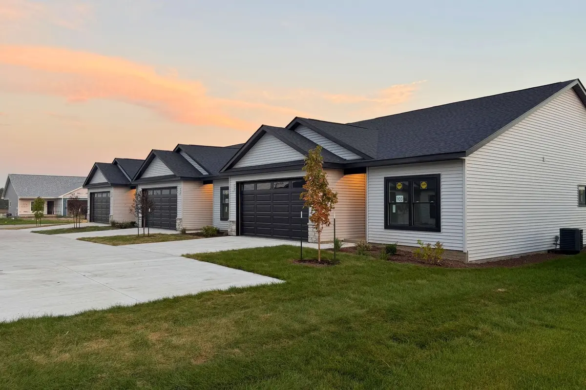 1716 REDBUD Circle