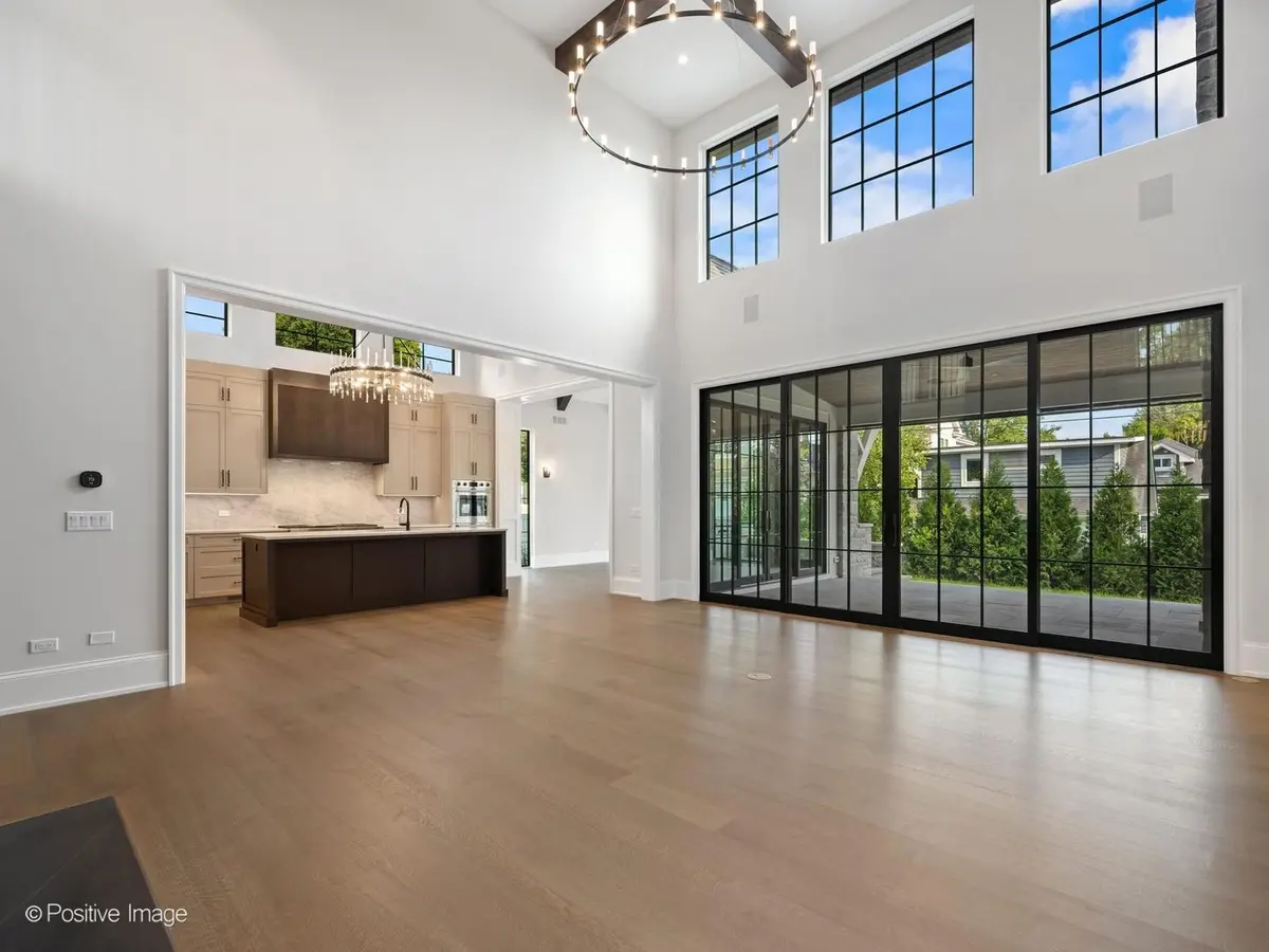 333 W Benton Avenue
