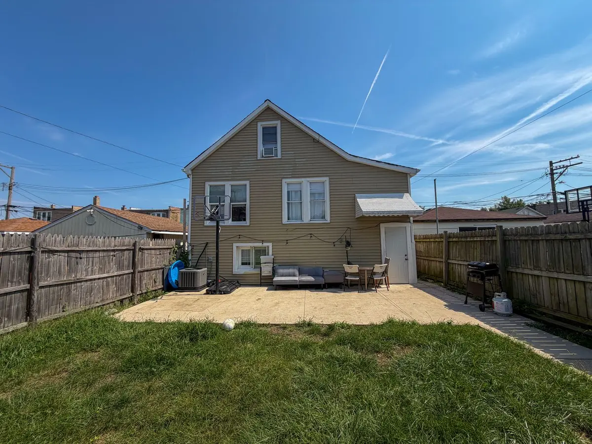 2329 N Mcvicker Avenue