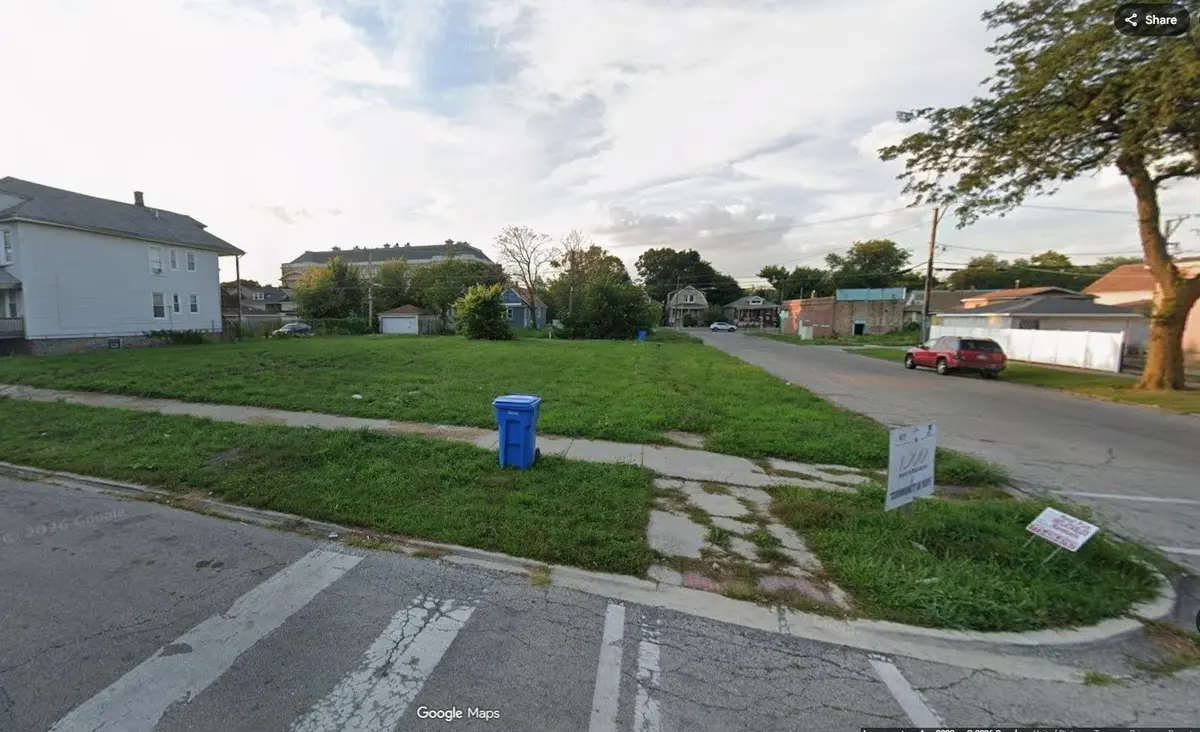 1302 W 71st Place
