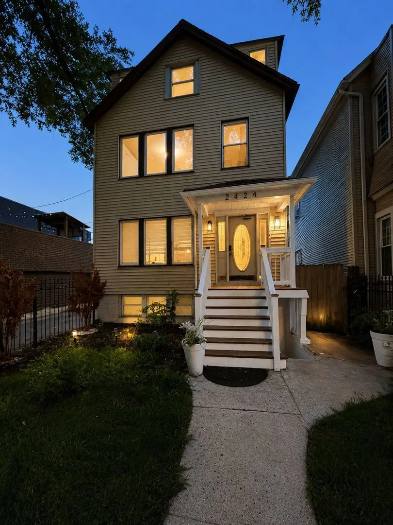 2424 W Charleston Street