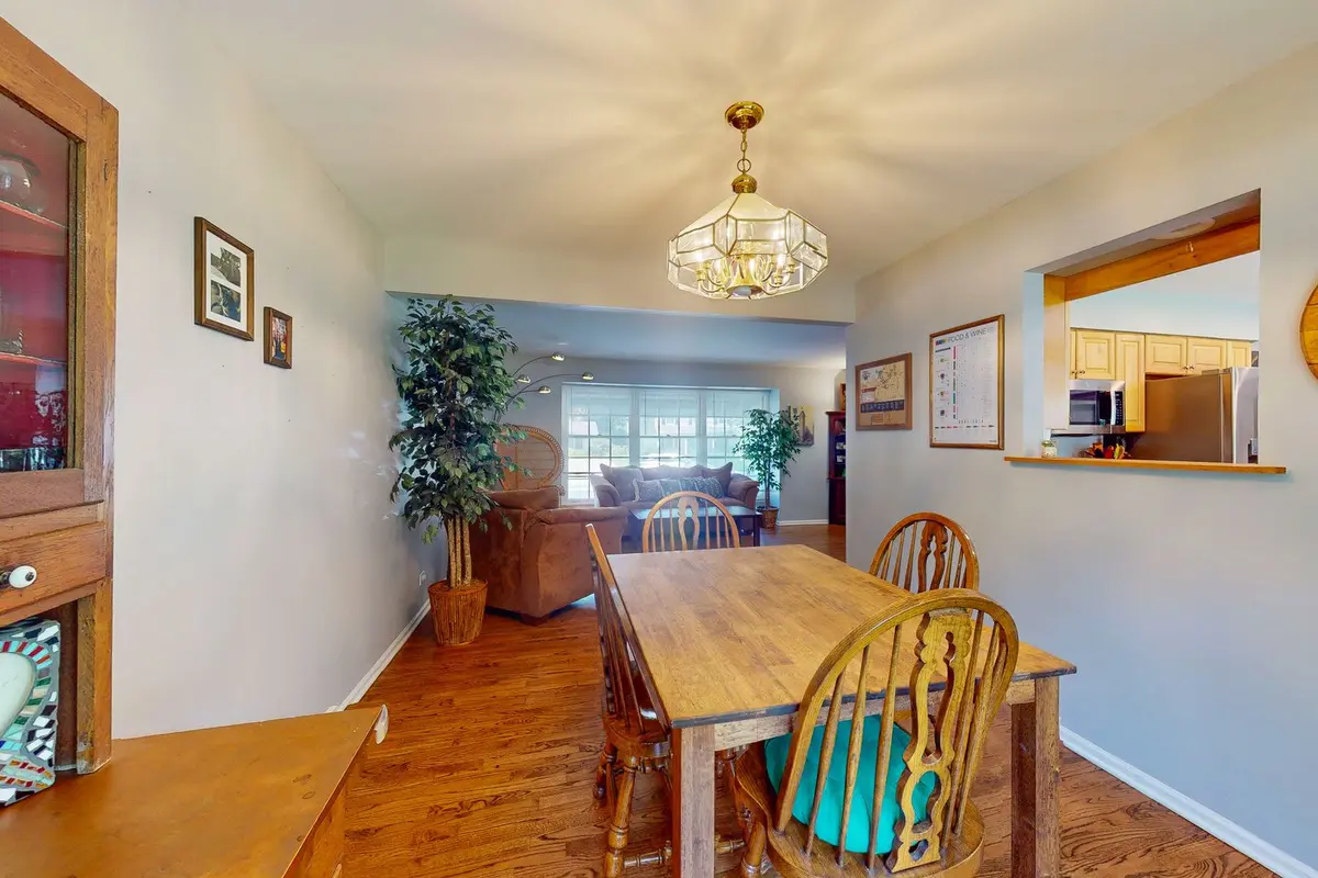 315 E Reseda Parkway