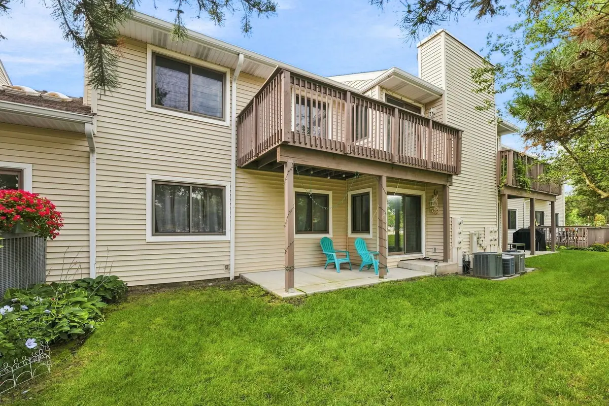 1056 N Pine Tree Circle