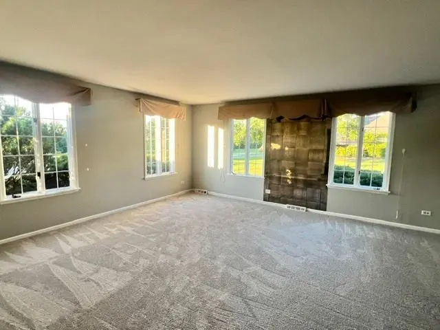 12 KINGSTON Drive