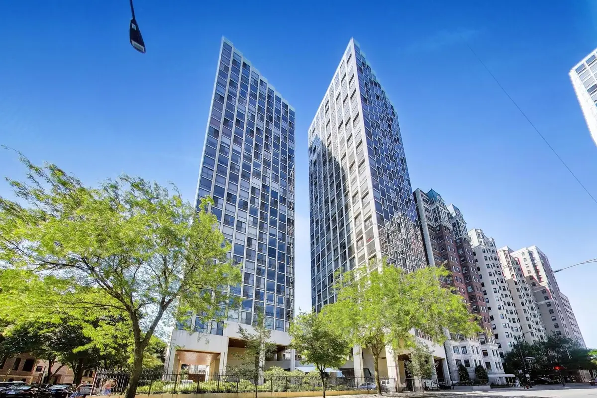 345 W Fullerton Parkway