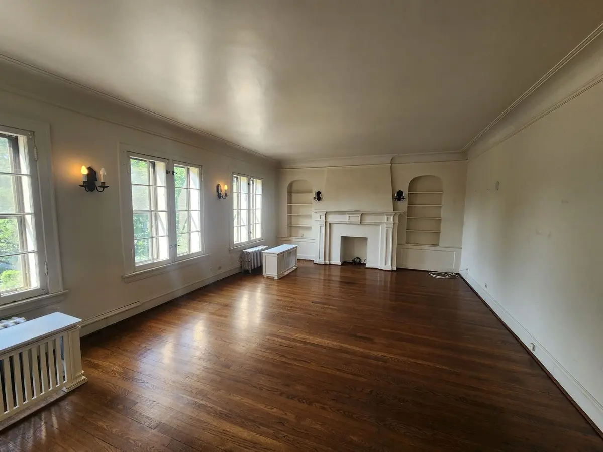 1928 W Morse Avenue