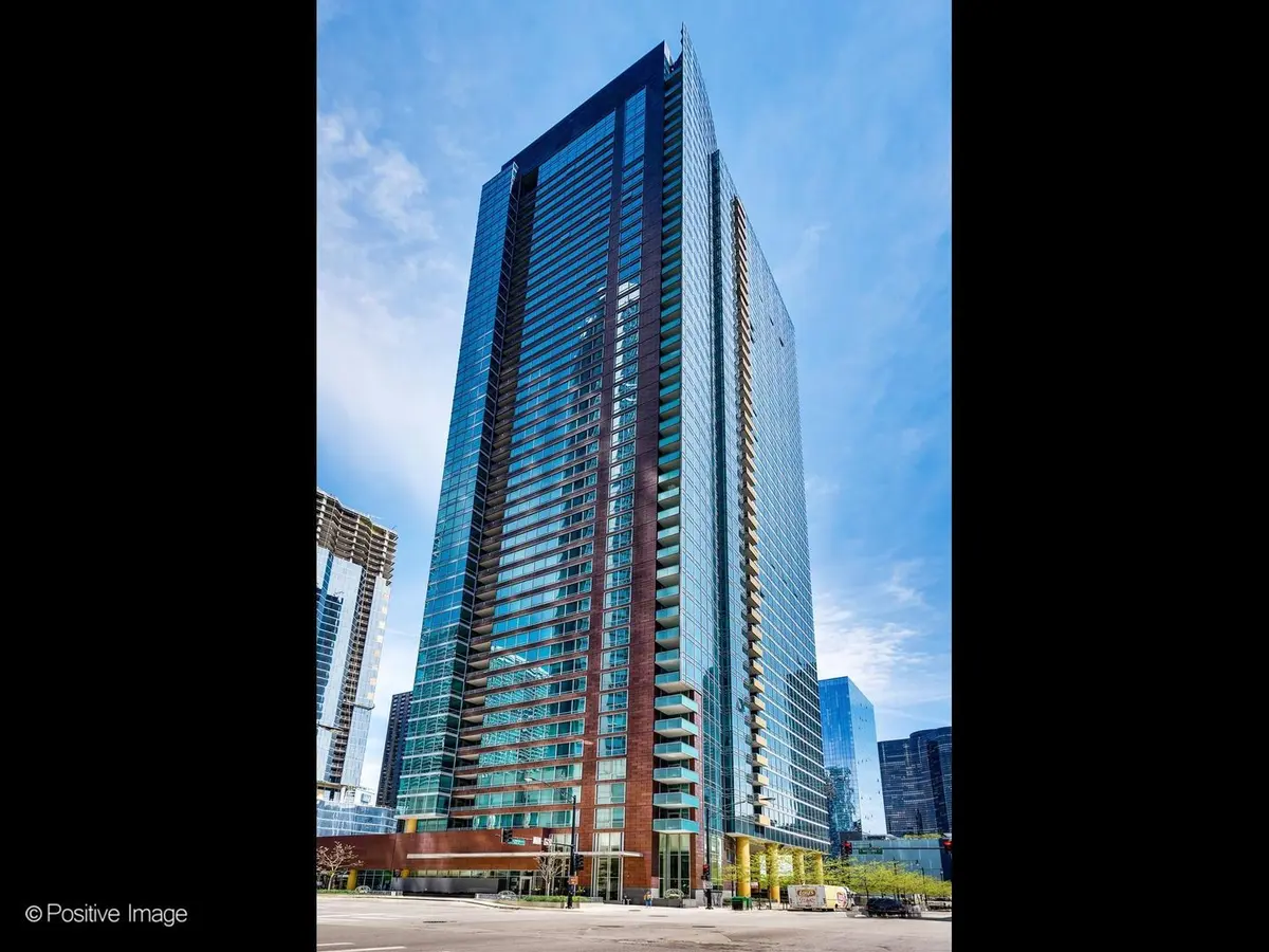 505 N McClurg Court