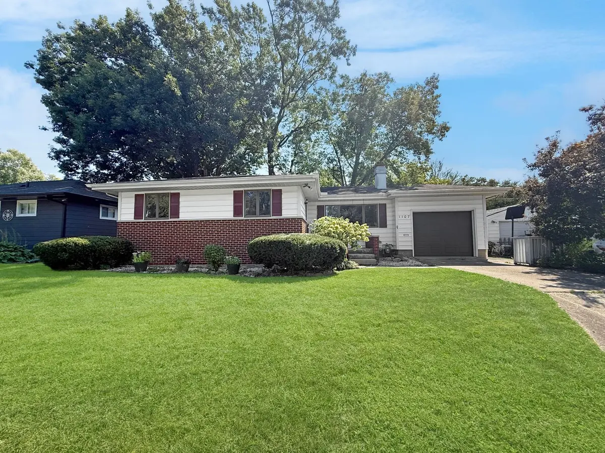 1107 E Fairlawn Drive