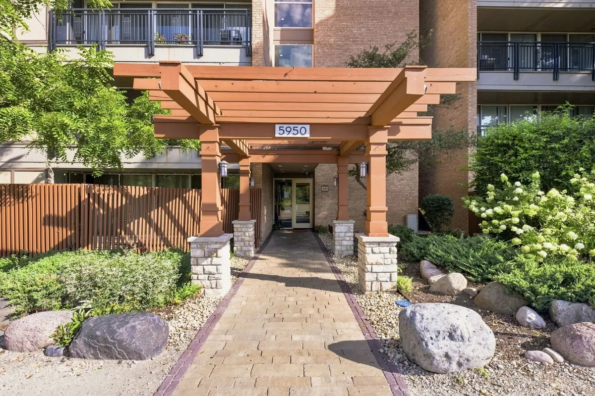 5950 Oakwood Drive