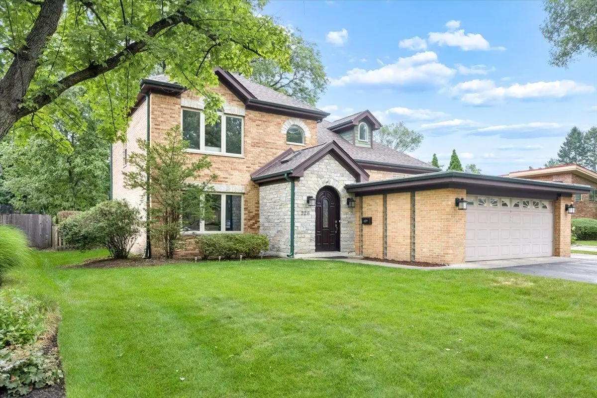 226 SUNSET Drive