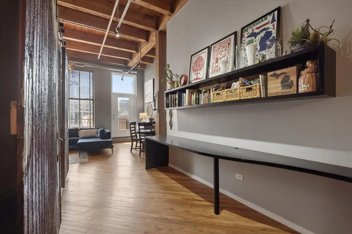 616 W FULTON Street