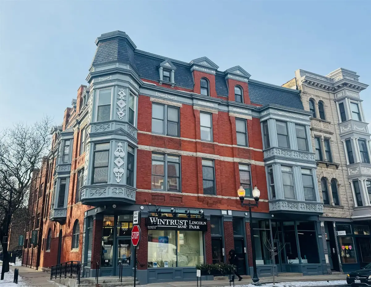 935 W Armitage Avenue
