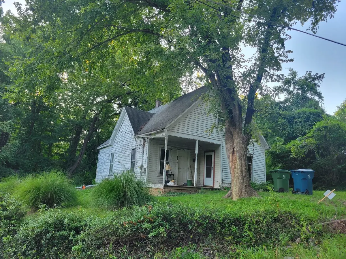627 E High Street