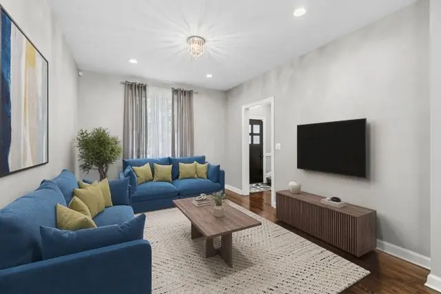 701 E 89th Place