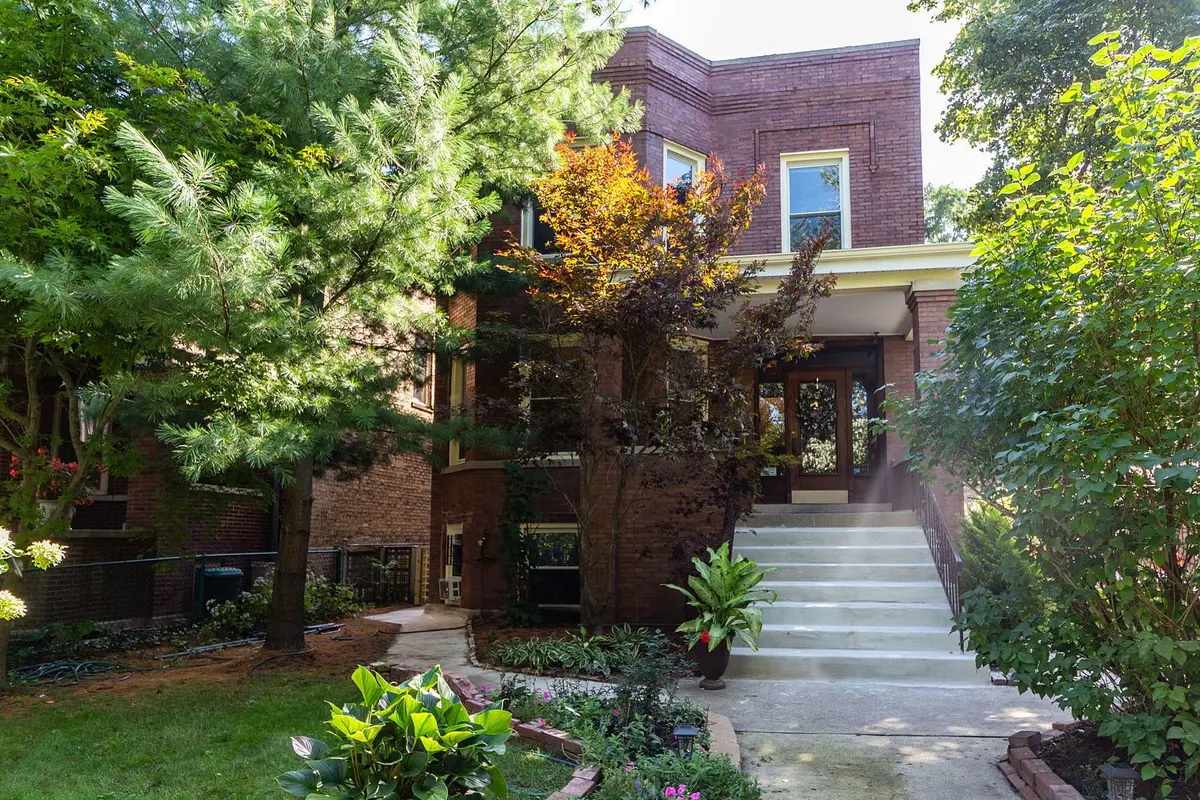 2037 W Estes Avenue