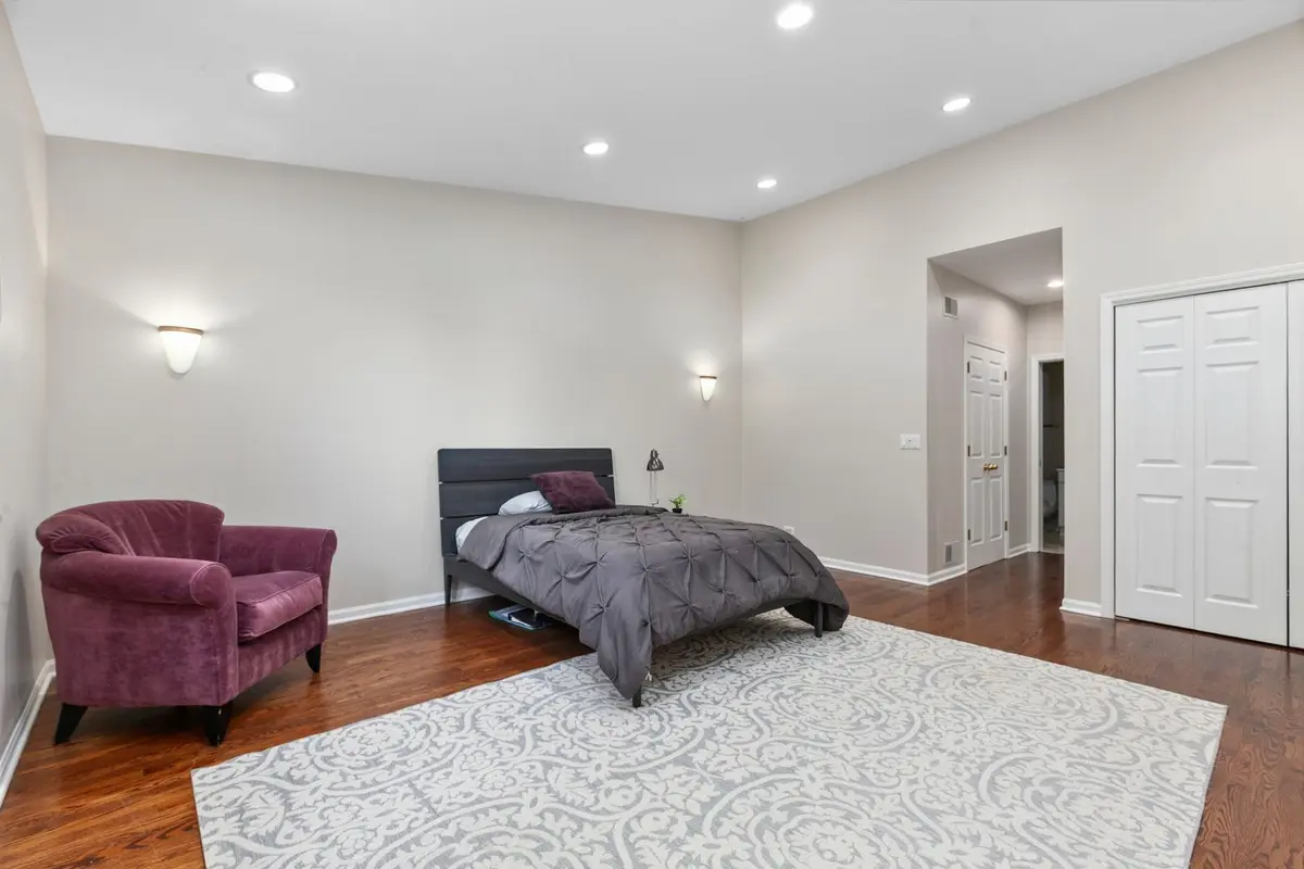 1302 Hawthorne Lane