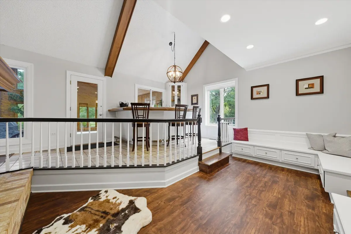 23W350 Pelham Court
