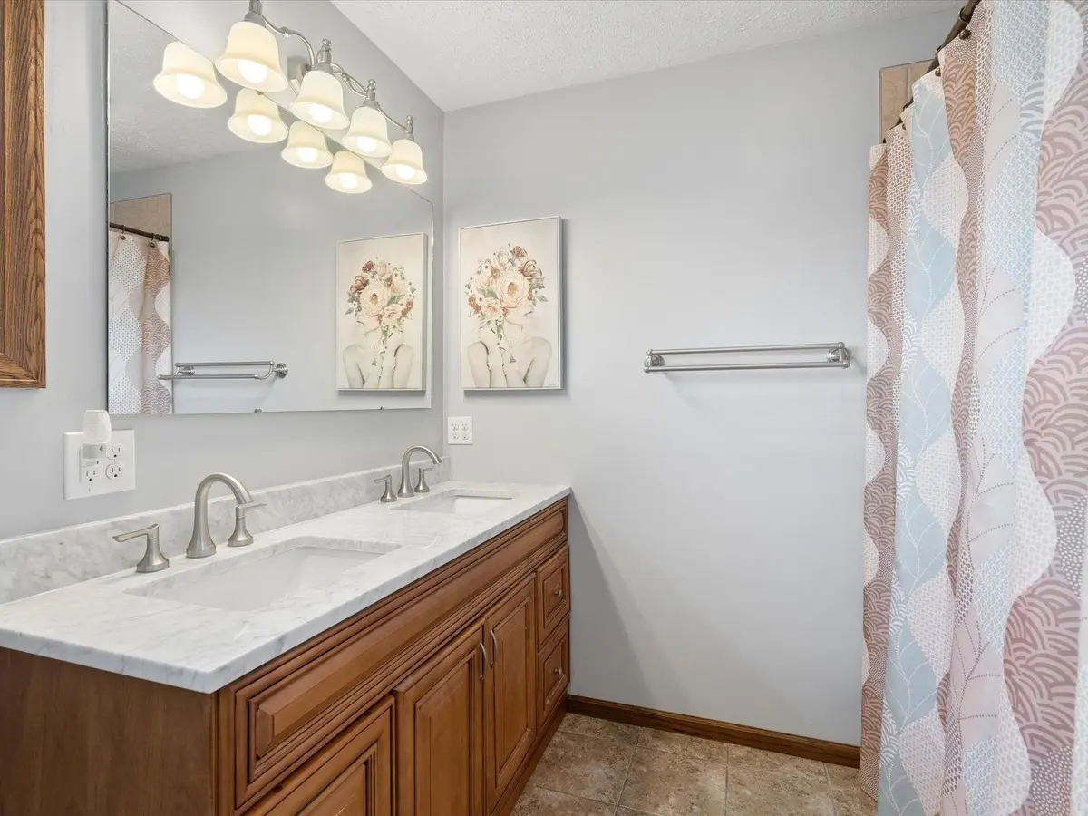 2604 E 34th Street Court