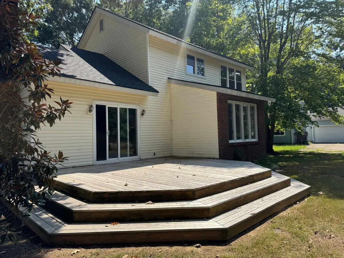 2 Hickory Lane