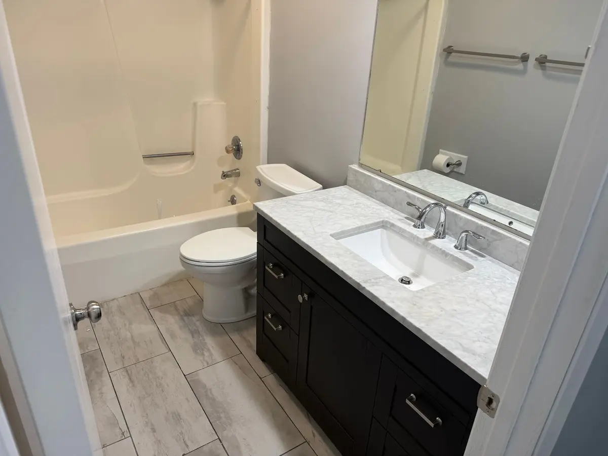 3405 Holiday Court
