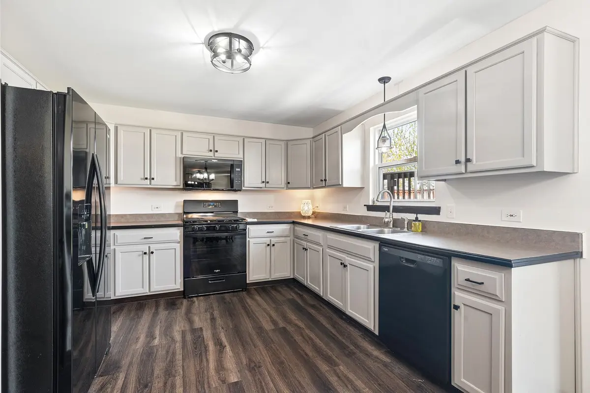 15504 Ridgefield Drive