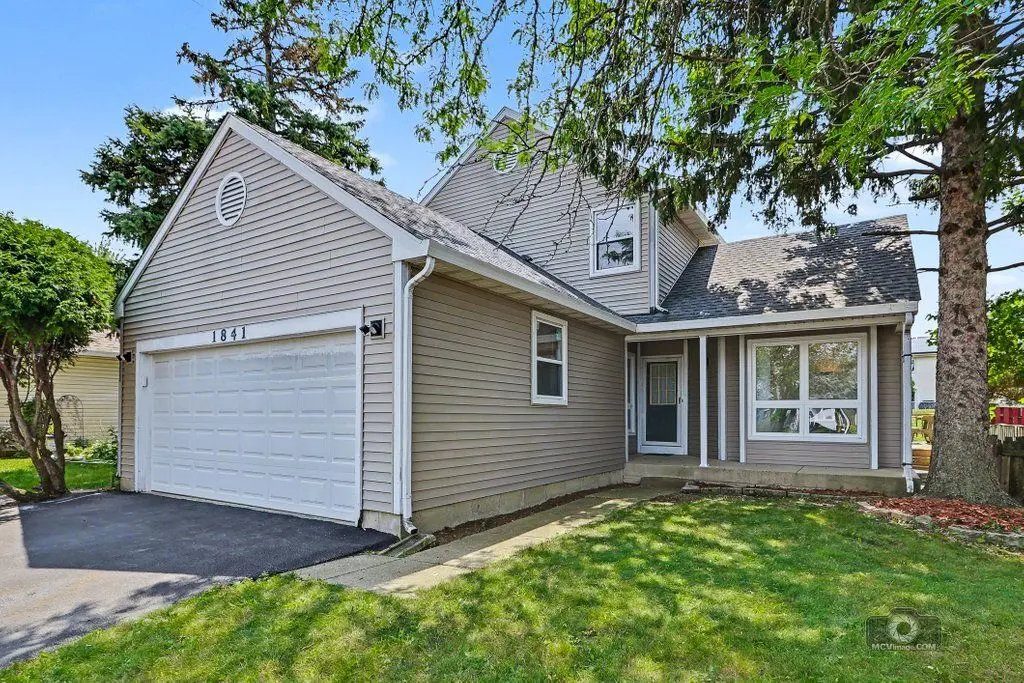 1841 Grosse Pointe Circle
