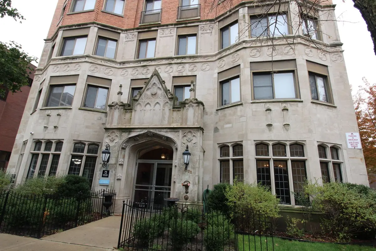 1033 W Loyola Avenue