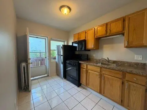 1338.5 W Argyle Street
