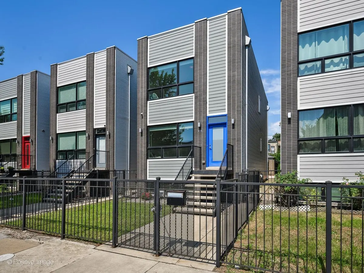 2544 W Warren Boulevard