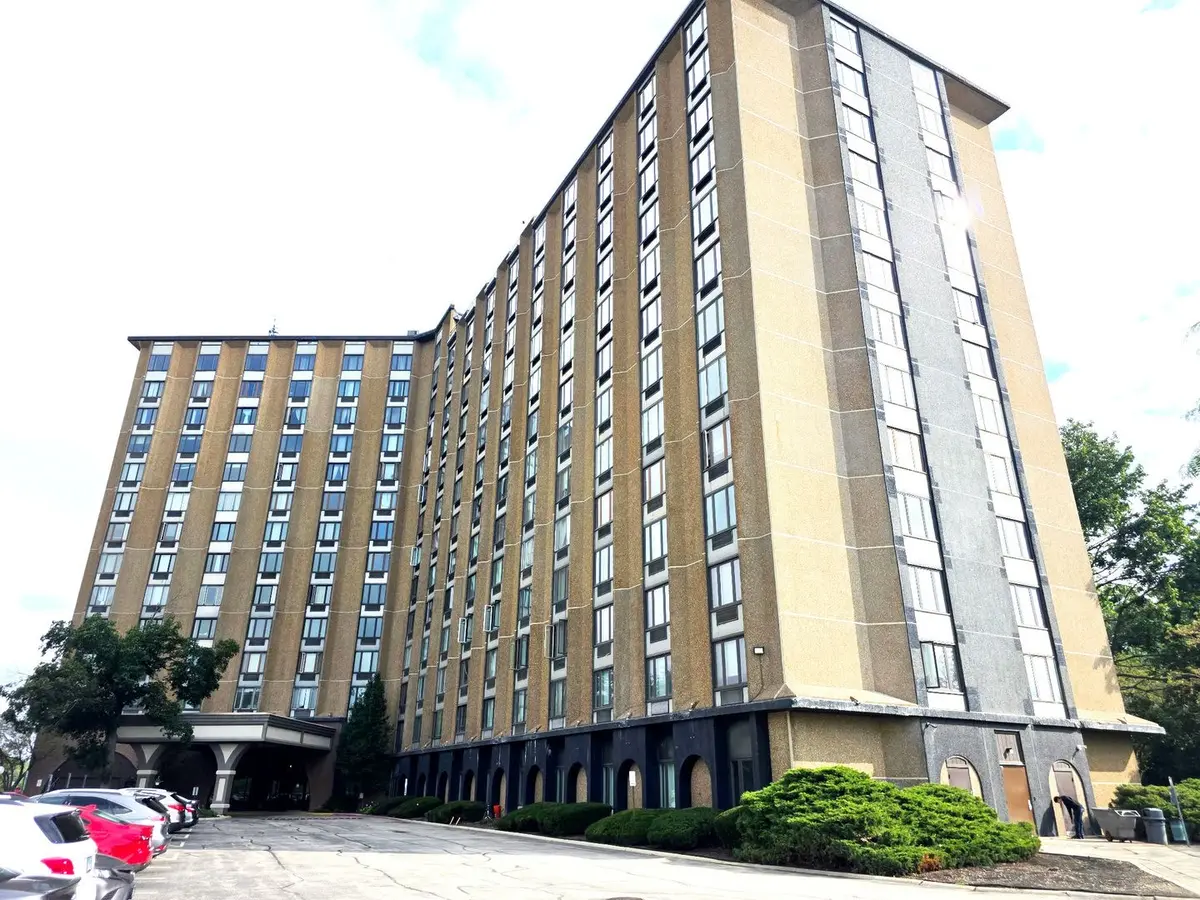 1 Renaissance Place