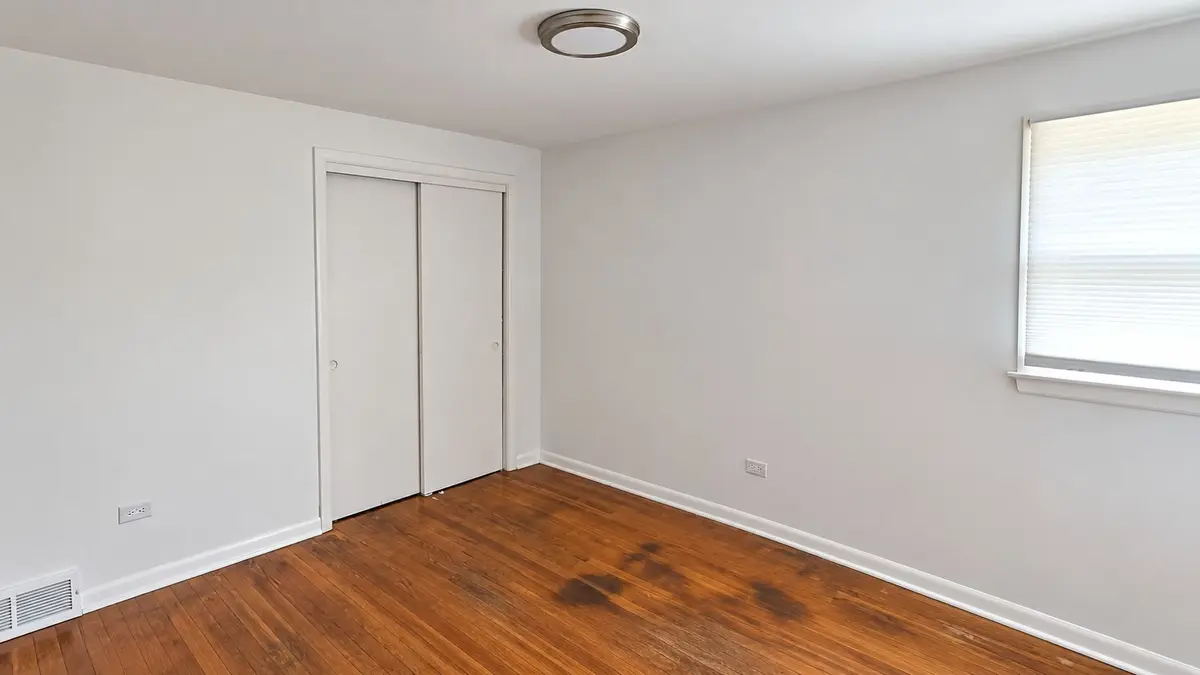7226 W 60th Place