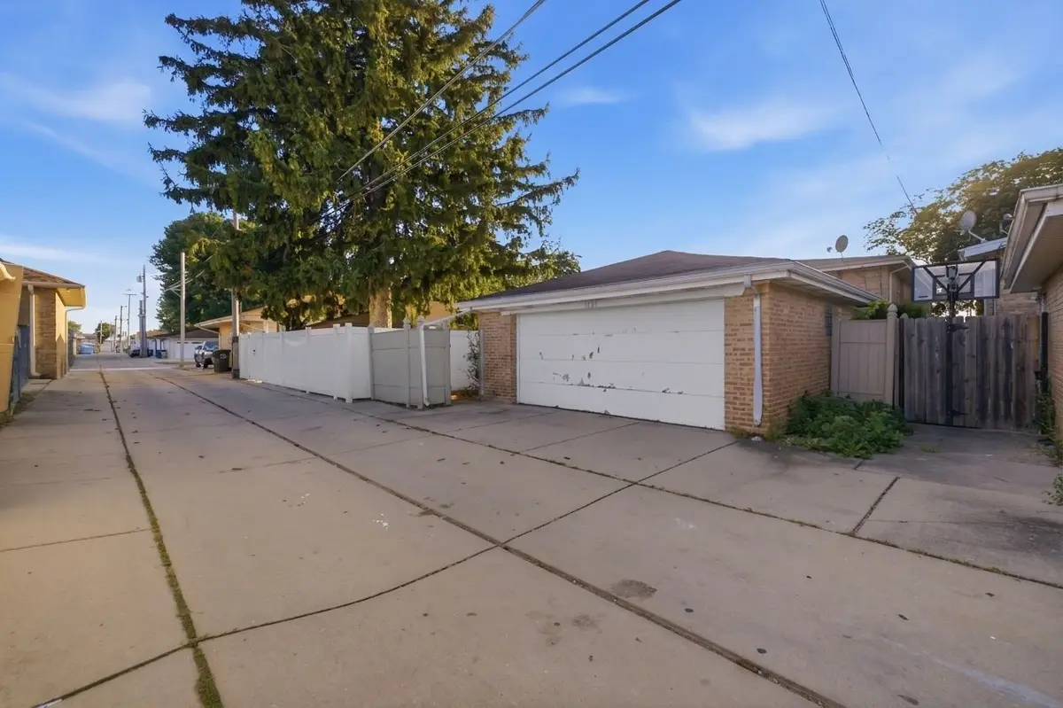1609 N 23 Avenue