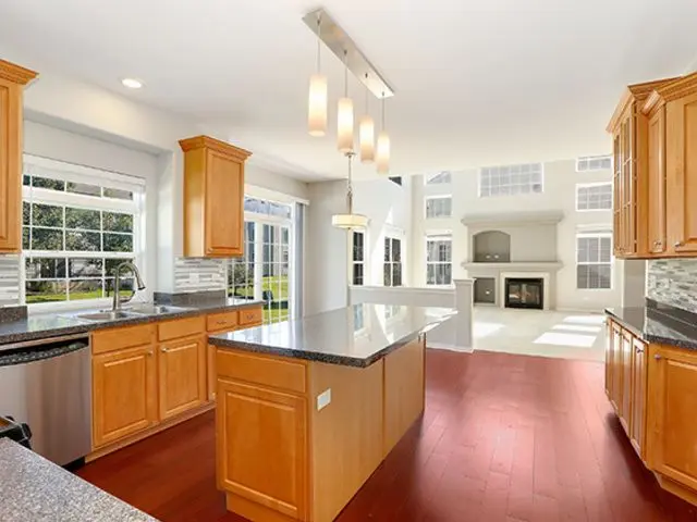 1612 Woodland Lane