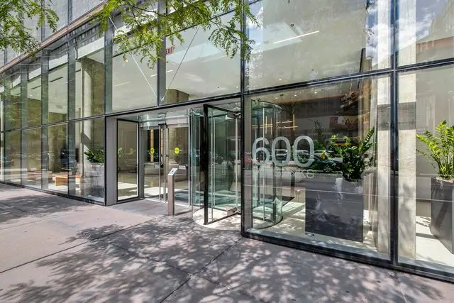 600 N FAIRBANKS Court