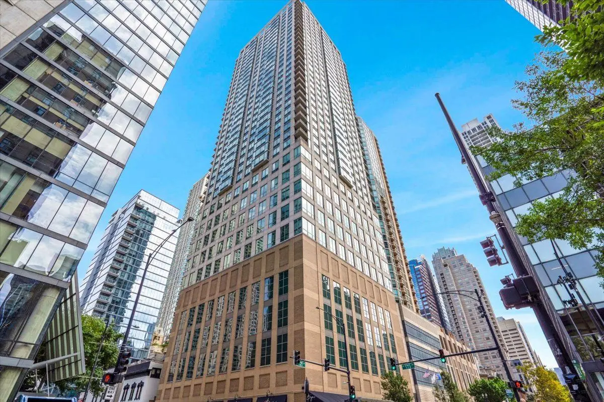 2 E Erie Street
