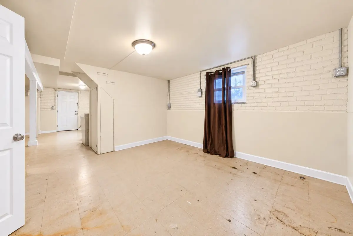 3116 W 54th Place